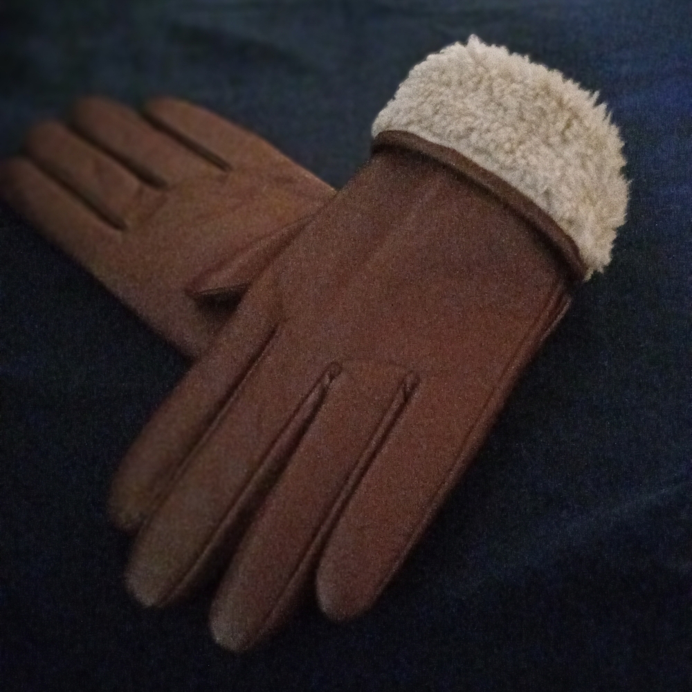 Ladies Brown Leather Driving Gloves with Soft Cream Sherpa Lining, Size Large